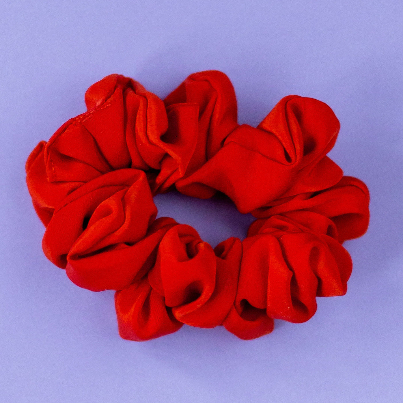 Scrunchie satijn-vuurrood